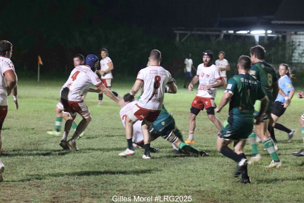 Peut être une image de 5 personnes, personnes jouant au foot et texte qui dit ’10 LUB GODD RUGBY CLUS Gilles GillesMorel#LRG2025 Morel #LRG2025’