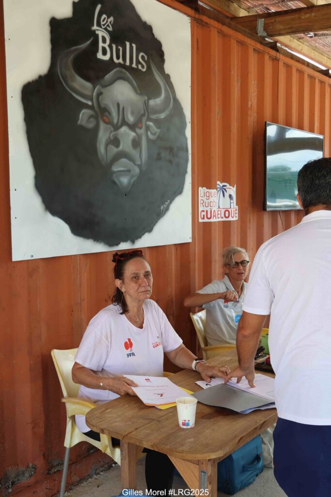 Peut être une image de 2 personnes et texte qui dit ’ซำป es Bulls AUA Ligue Ruqbi GUAELOUE WA! FFR mush/nee-aiam Gilles GillesMorel GillesMorel#LRG202 Morel #LRG2025 #L RG2025’