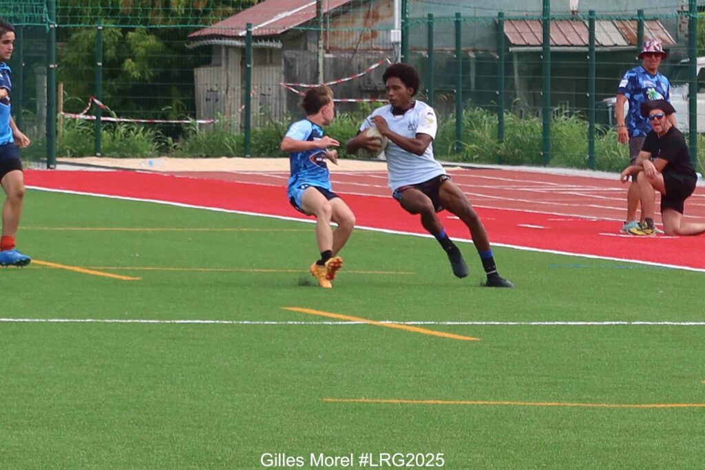 Peut être une image de 5 personnes, personnes jouant au foot, personnes jouant au football et texte qui dit ’Gilles GillesMorel#LRG2025 Gilles Morel #LRG2025’