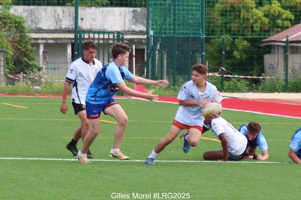 Peut être une image de ‎6 personnes, personnes jouant au football, personnes jouant au foot et ‎texte qui dit ’‎MONANI لى Gilles Gilles Morel #LRG2025‎’‎‎