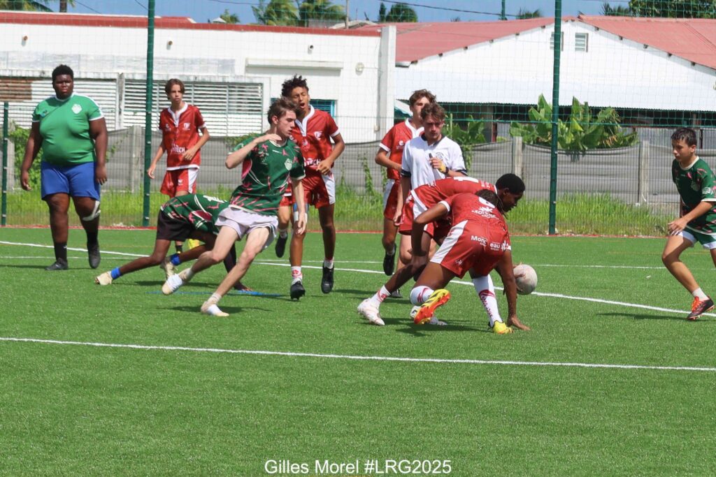 Peut être une image de 6 personnes, personnes jouant au foot, personnes jouant au football et texte qui dit ’হদে "лoлK Mons อ่อง 季 Mong Gilles GillesMorel#LRG2025 Morel #LRG2025’