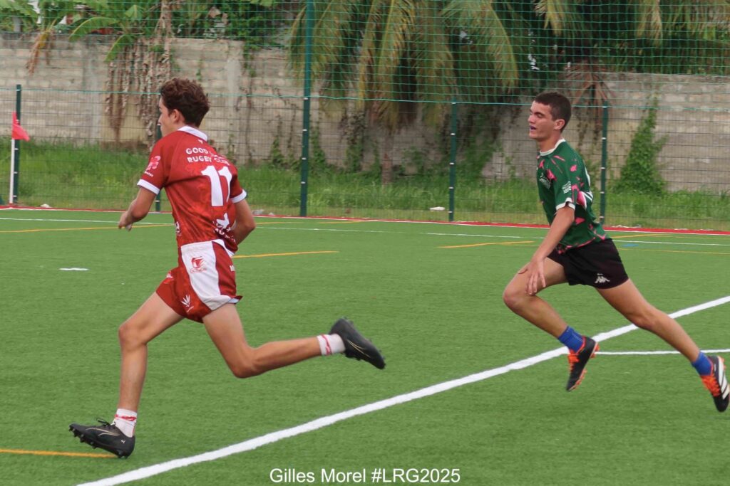 Peut être une image de 2 personnes, personnes jouant au football, personnes jouant au foot et texte qui dit ’GOOS RUGEN -5 Gilles GillesMorel#LRG2025 Morel #LRG2025’