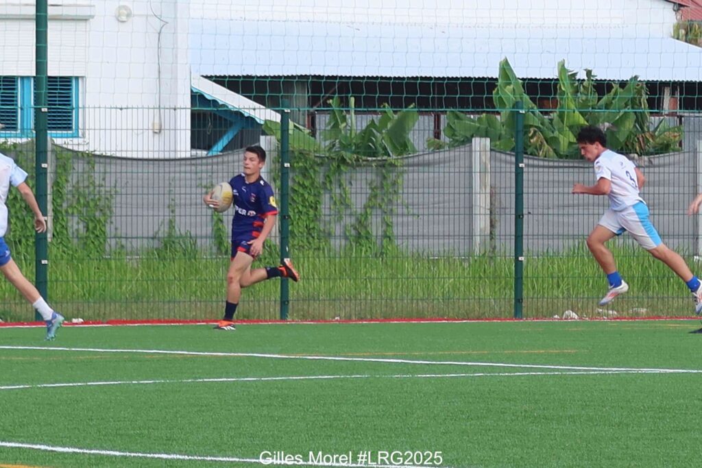 Peut être une image de 3 personnes, personnes jouant au football, personnes jouant au foot et texte qui dit ’Gilles.Morel#LRG2025 Gilles GillesMorel Morel #LRG2025’