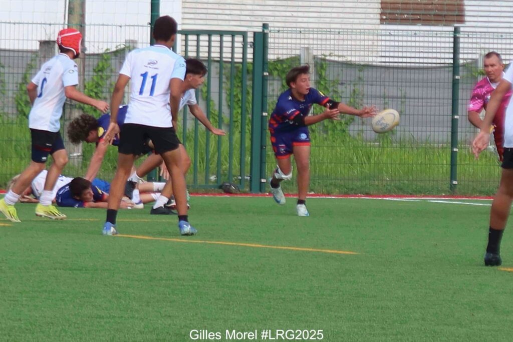 Peut être une image de 4 personnes, personnes jouant au football, personnes jouant au foot et texte qui dit ’အာ 11 商 Gilles Gilles GillesMorel#LRG2025 Morel #LRG2025’