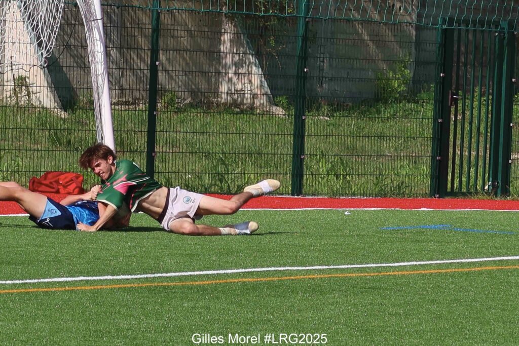 Peut être une image de 1 personne, partie de football américain, partie de foot, herbe et texte qui dit ’UB ድ GillesMorel#LRG2025 Gilles Morel #LRG2025’