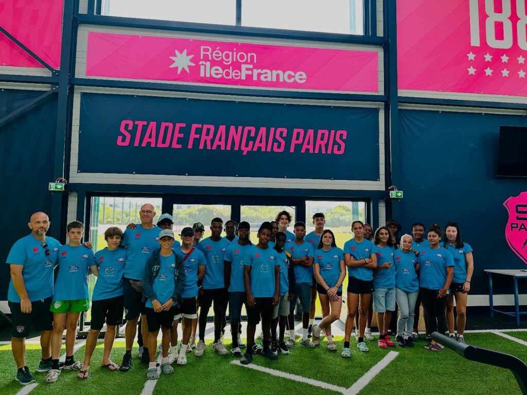 Peut être une image de 12 personnes, personnes jouant au tennis et texte qui dit ’Région îledel îledeFrance France 18 STADE FRANÇAIS PARIS ಶಜಿజల PA’